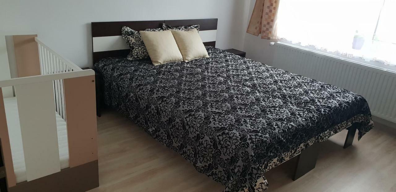 Relax Apartments Sarvar A4 Екстер'єр фото